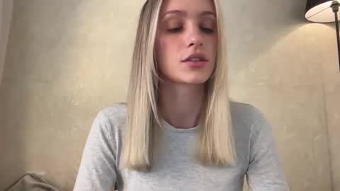 Lisa online show from October 19, 9:44 am