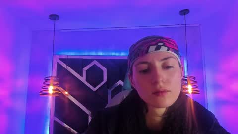   online show from March 1, 11:39 am