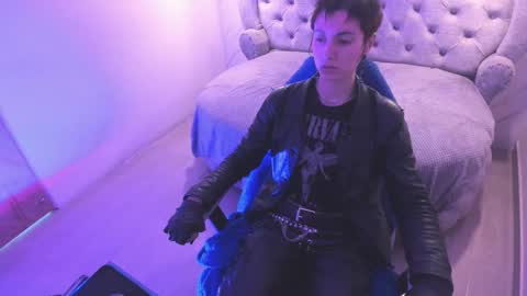   online show from March 12, 12:30 pm