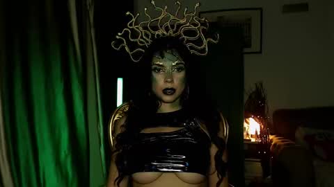 Snapshot of fiercehuntress chatting on October 21, 8:57 pm Goddess Katerina online show from October 21, 8:57 pm