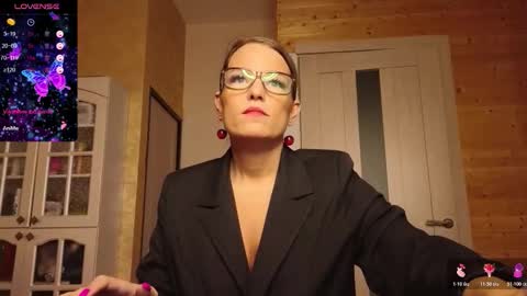 Snapshot of findom_lady_shine chatting on October 24, 10:00 am Lady online show from October 24, 10:00 am