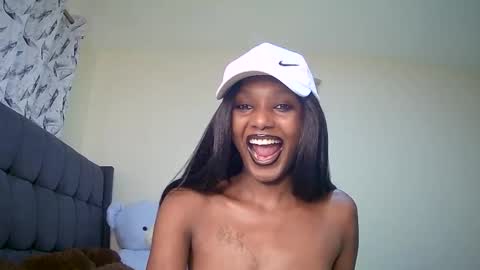 Snapshot of flirtyy_sheery chatting on December 24, 12:33 pm sheery online show from December 24, 12:33 pm