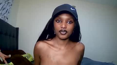 Snapshot of flirtyy_sheery chatting on January 20, 1:53 pm sheery online show from January 20, 1:53 pm