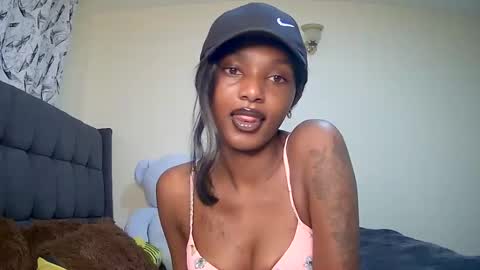 Snapshot of flirtyy_sheery chatting on December 14, 3:06 am sheery online show from December 14, 3:06 am