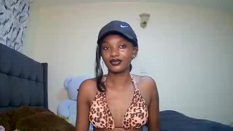 Snapshot of flirtyy_sheery chatting on December 15, 3:13 am sheery online show from December 15, 3:13 am