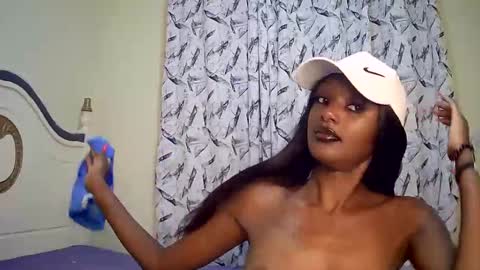 Snapshot of flirtyy_sheery chatting on February 20, 10:48 am sheery online show from February 20, 10:48 am