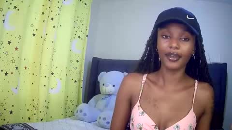 Snapshot of flirtyy_sheery chatting on October 4, 5:46 am sheery online show from October 4, 5:46 am