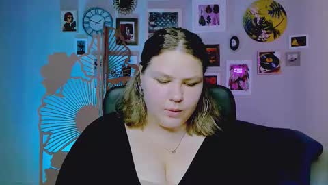 Snapshot of florenceanderson_ chatting on October 6, 9:37 am florenceanderson_ online show from October 6, 9:37 am