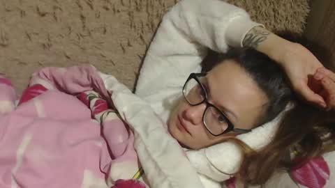 Snapshot of flowercandydoll chatting on December 21, 12:20 am say meow and send tip  online show from December 21, 12:20 am