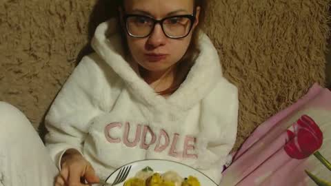 Snapshot of flowercandydoll chatting on December 23, 7:20 pm say meow and send tip  online show from December 23, 7:20 pm