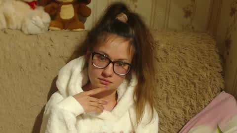 Snapshot of flowercandydoll chatting on December 15, 9:42 pm say meow and send tip  online show from December 15, 9:42 pm