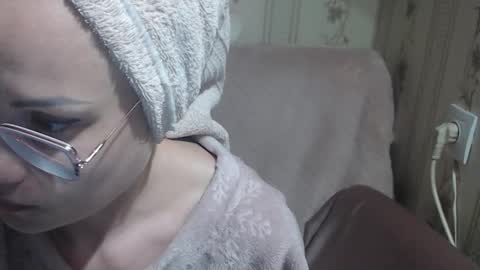 say meow and send tip  online show from April 13, 7:36 pm