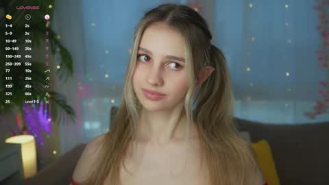 Adeline online show from December 24, 8:33 am