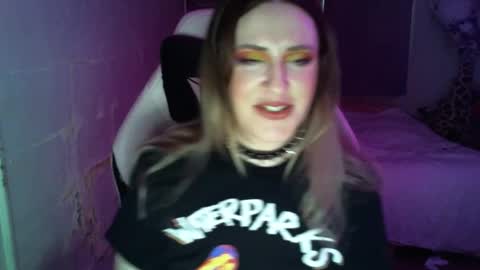 Flux online show from December 1, 1:58 pm