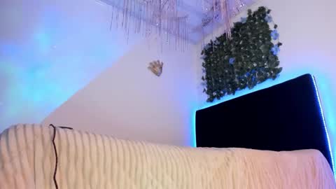 lia online show from November 8, 11:43 pm