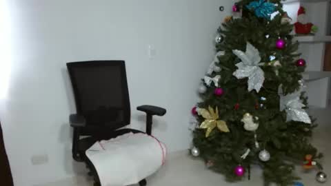 Snapshot of fortuna07 chatting on December 19, 1:40 pm katalina online show from December 19, 1:40 pm