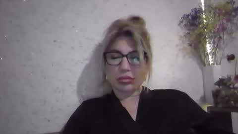 fox_red_lady7 online show from March 5, 5:53 pm