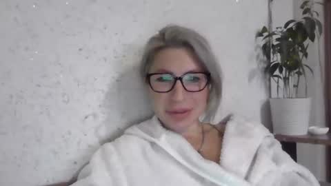 fox_red_lady7 online show from November 16, 12:16 pm