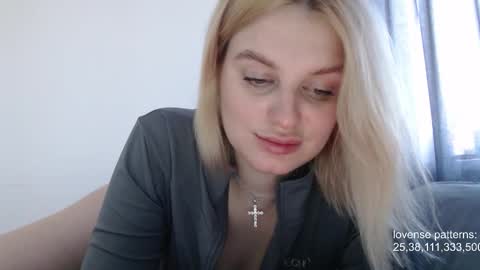 i am your baby Alien  online show from October 19, 9:22 am