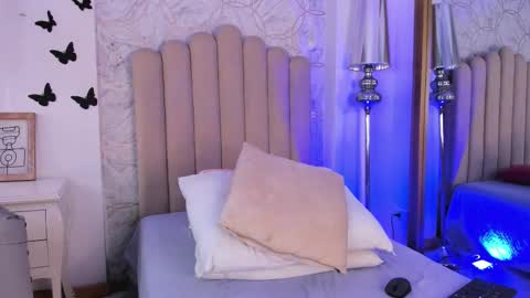 Foxy online show from September 22, 7:45 pm