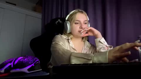 Emma online show from October 25, 9:32 pm