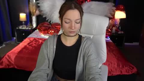 Maya online show from February 6, 2:09 pm