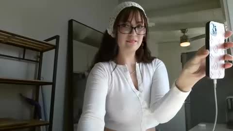 Snapshot of fragilemasochist chatting on October 9, 5:39 pm Angel online show from October 9, 5:39 pm