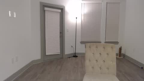 Snapshot of fragilemasochist chatting on February 1, 9:00 am Angel online show from February 1, 9:00 am