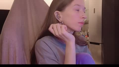 fran_bow online show from February 12, 9:33 am