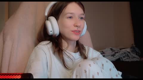 fran_bow online show from February 2, 5:15 pm