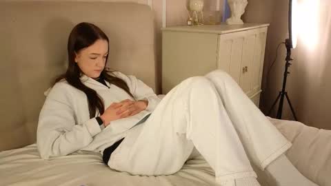 Marybrown eye Katy gray eye online show from February 12, 7:43 am