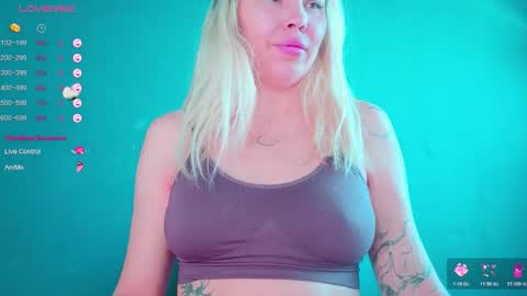 Snapshot of frankiefoxie chatting on October 23, 2:50 am Franky online show from October 23, 2:50 am