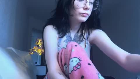 Snapshot of frau_basted chatting on January 18, 11:21 am mistress Bastet and  mintcola online show from January 18, 11:21 am