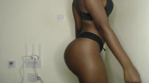 Snapshot of freaky_ass chatting on February 13, 9:17 pm Berry online show from February 13, 9:17 pm