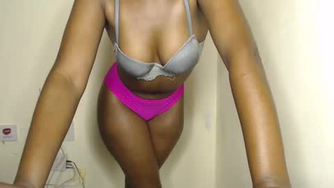 Snapshot of freaky_ass chatting on January 10, 2:14 am Berry online show from January 10, 2:14 am