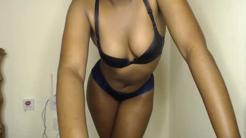 Snapshot of freaky_ass chatting on December 4, 10:08 pm Berry online show from December 4, 10:08 pm