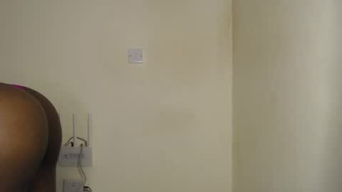 Snapshot of freaky_ass chatting on December 11, 12:33 am Berry online show from December 11, 12:33 am