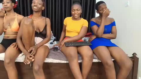 freaky_bunnies online show from February 21, 6:36 am