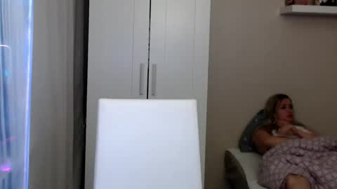 Snapshot of frelina chatting on October 18, 9:38 pm frelina online show from October 18, 9:38 pm