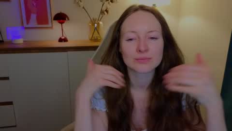 Freya online show from December 8, 3:45 pm