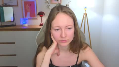 Freya online show from December 14, 4:19 pm