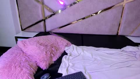 Frreya  online show from November 10, 3:56 am