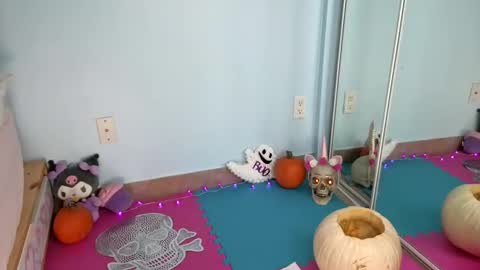 May online show from October 15, 11:51 pm