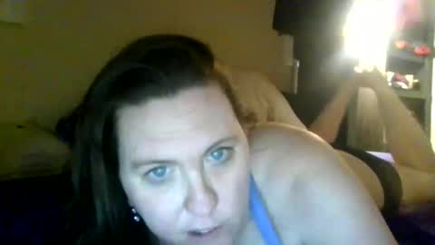 fuzzypeaches87 online show from April 9, 6:19 am