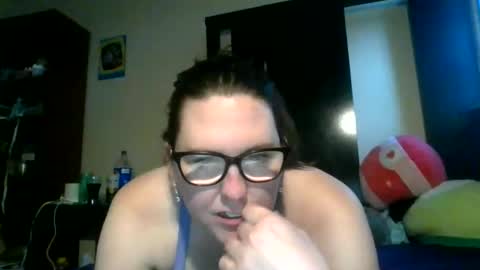 fuzzypeaches87 online show from April 8, 11:51 pm