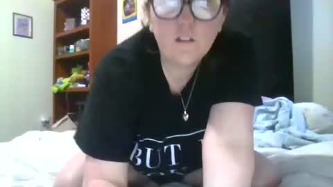 fuzzypeaches87 online show from January 14, 9:31 pm