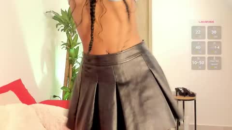   Independent model online show from January 9, 12:42 pm