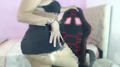 Snapshot of gabriela_jay1 chatting on February 7, 1:25 am G A B R I E L A I S B A C K.  online show from February 7, 1:25 am