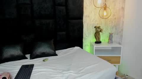   online show from February 12, 8:40 pm