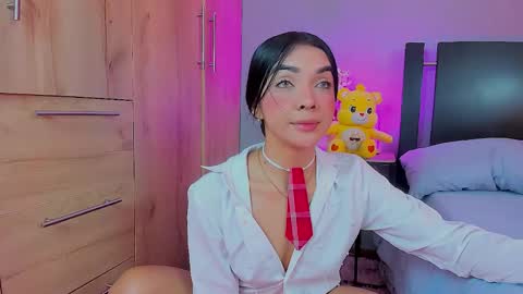 Gabriela Evans MS online show from March 22, 11:55 pm